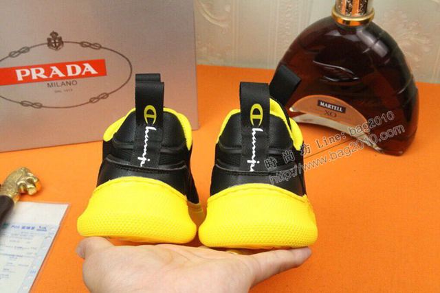 PRADA男鞋 超輕 高品質爆單款 普拉達香港專櫃休閒鞋 透氣飛織彈力面運動男鞋  hdx13519